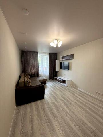 Сдам 2 ком кв 5/12 метро Героев Труда