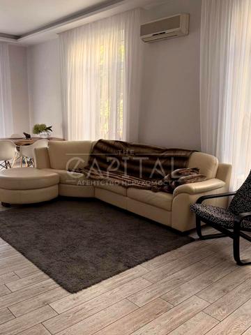 Варшавська вул.