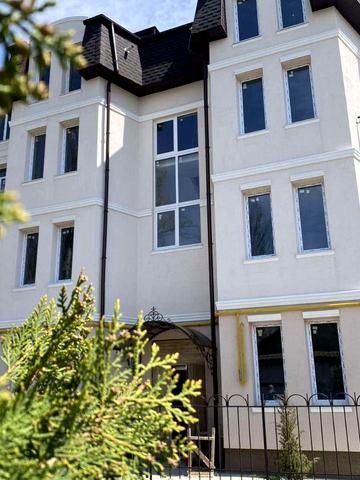 Академіка Вернадського вул., 21а