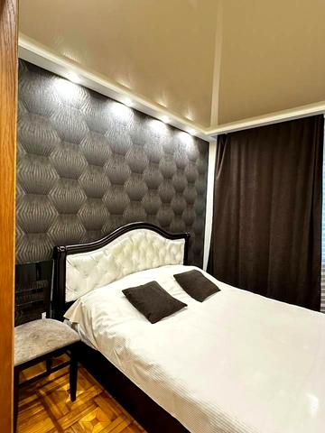 Небесної Сотні просп. (Маршала Жукова), 21