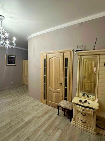 Продаж  квартири з підземним паркингом Новомістенська від Власника