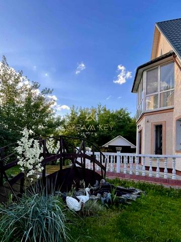 Центральна вул., 11