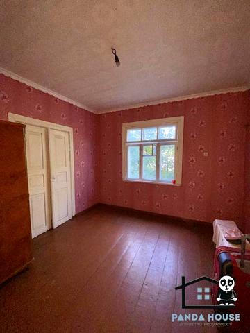 Продається будинок у затишному районі.