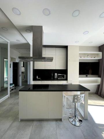 8 жемчужина Французкий б-р 60 вид моря балкон