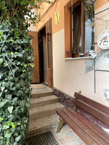 Шандора Петефі пл., 44