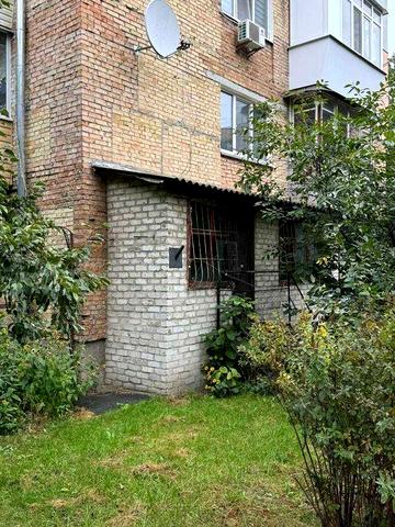 Фасад, 1 поверх, Дніпровська, 4