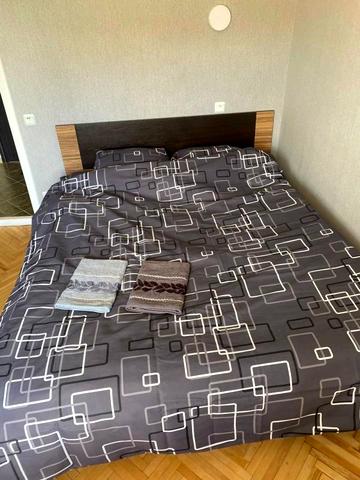 Двухкомнатная квартира в тихом районе возле залива