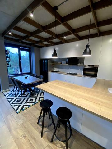 Мисливська вул., 5