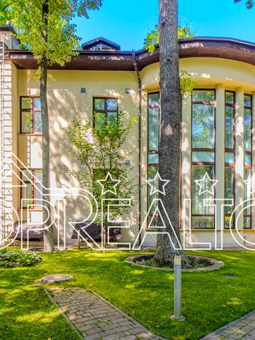 Батумська вул., 4