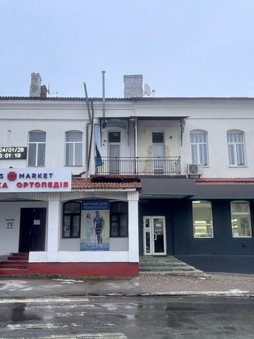 3кімн. квартира в центрі міста (житло чи під комерцію)