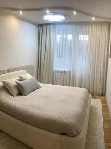 Космонавтів просп., 39