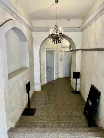 ПРОДАЖ ! 1-кімнатна в центрі  Окрема спальня + кухня-студія Простора