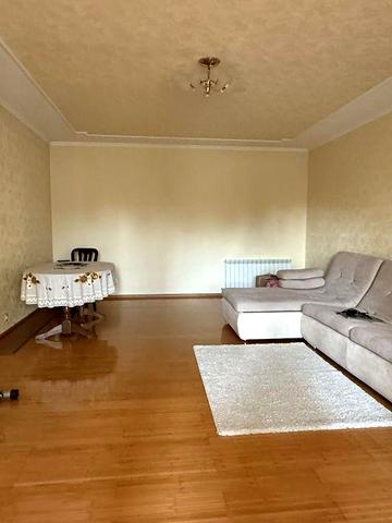 Продам квартиру 3 кім. вул. Новопрорізна ( 120кв.метрів)