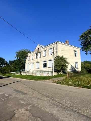 Центральна вул., 8