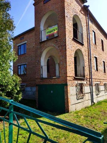 Житло або бізнес - капітальна цегляна будівля