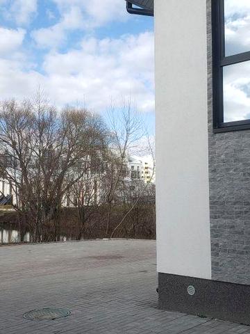 Люксовий двохповерховий таунхаус на березі озера у клбуному комплексі