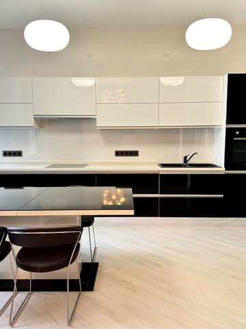 Дніпровська набережна вул., 14-Б