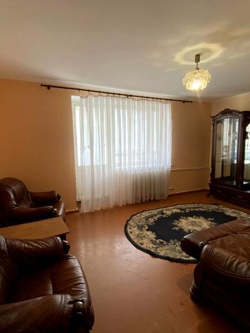 Довженка вул., 64