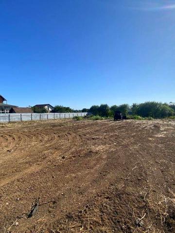 Центральна, 1