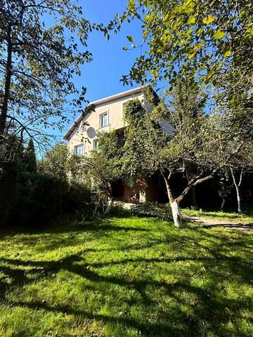 Петра Сагайдачного вул., 29