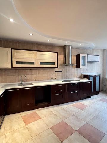 Митрополита Андрея Шептицького вул. (Анатолія Луначарського), 10