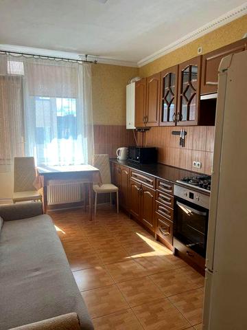 Оренда 1 кімнатної квартири з видом на озеро