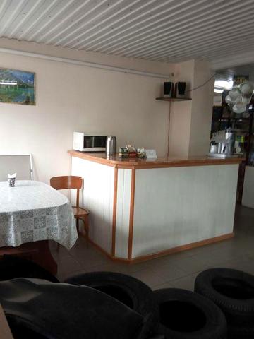 Будинок з встроєним магазином