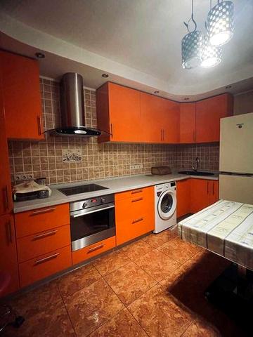 Продається 2-кім. квартира з ремонтом та меблями вул. Братиславська 9а