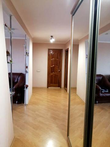 Продам 4 к. квартиру в центрі.