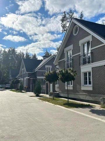 Михайла Чалого вул., 39