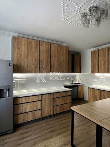 Дмитрівська вул., 60