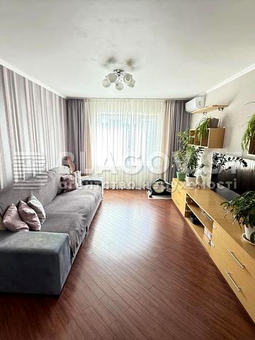 Лариси Руденко вул., 7