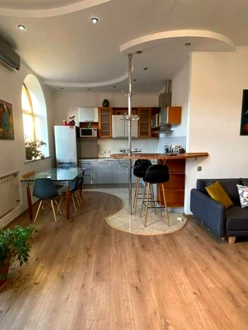 Хрещатик вул. (Kreschatic), 13