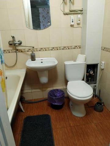 Продається простора 1 кімнатна квартира,в хорошому районі.