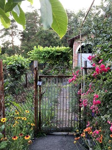 Будинок в смт.Приютовка, Частный двухэтажный дом