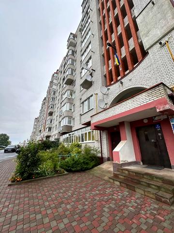 Коновальця вул., 5