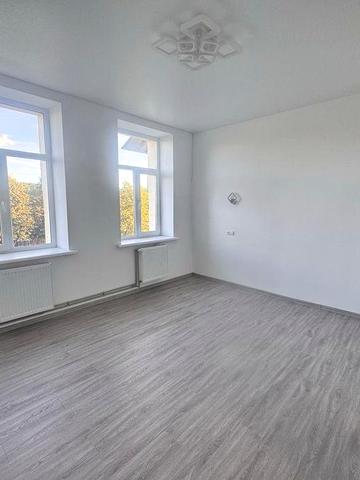 Продається простора квартира у Долині