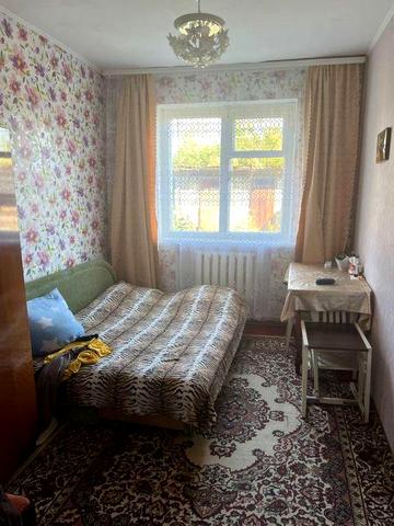 Продам 3-кімнатну квартиру з двома хоз.приміщеннями