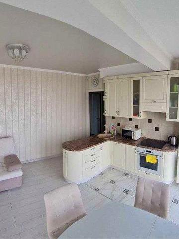 Сдам 2-к кв + кухня студия. Общая,78 м кв. 19эт/21. Рабочая 166д.