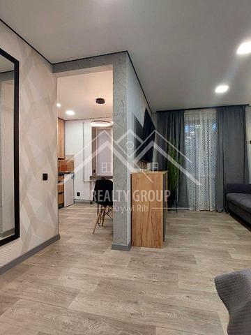 Степана Тільги вул. (Революційна), 35