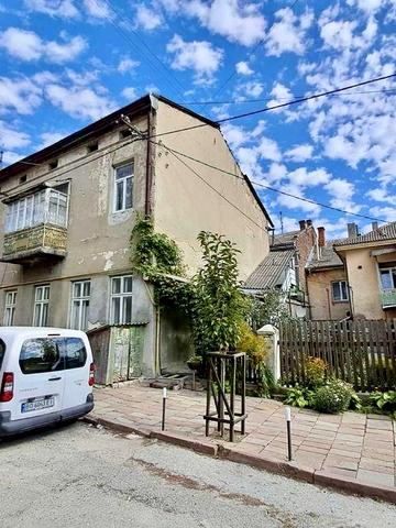 Продається 1-кімнатна квартира в центрі міста. Чортків