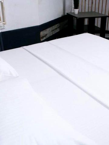 Семейный номер с кинотеатром и качелями в укрытии