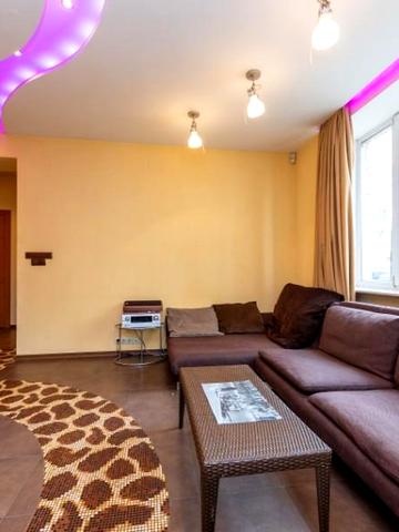 Трехкомнатная квартира возле Крещатика