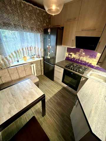 Продаж 2-кім квартири с сучасним ремонтом в центрі міста. єВідновлення
