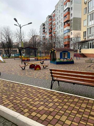 Академіка Корольова вул., 5/4