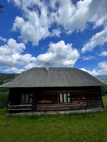 Продаж будинку в горах