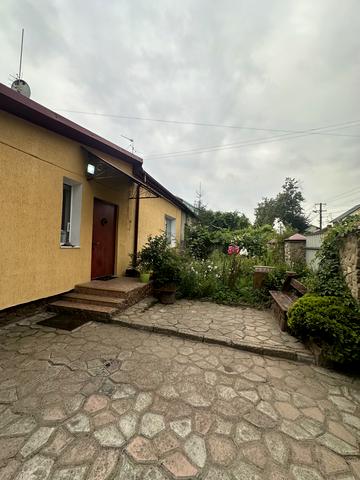 Кавказька вул., 1