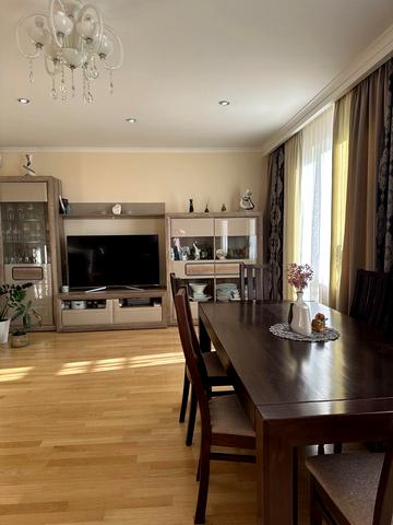 Рівна вул., 23