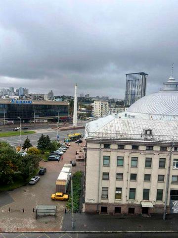 Продам 3к. квартиру бiля Цирку, вул. Дмитрiвська,2