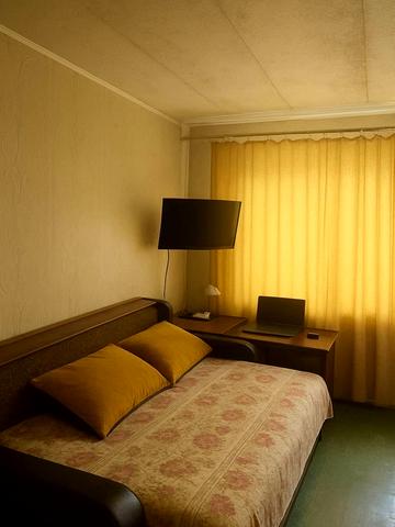 Академіка Янгеля вул., 1